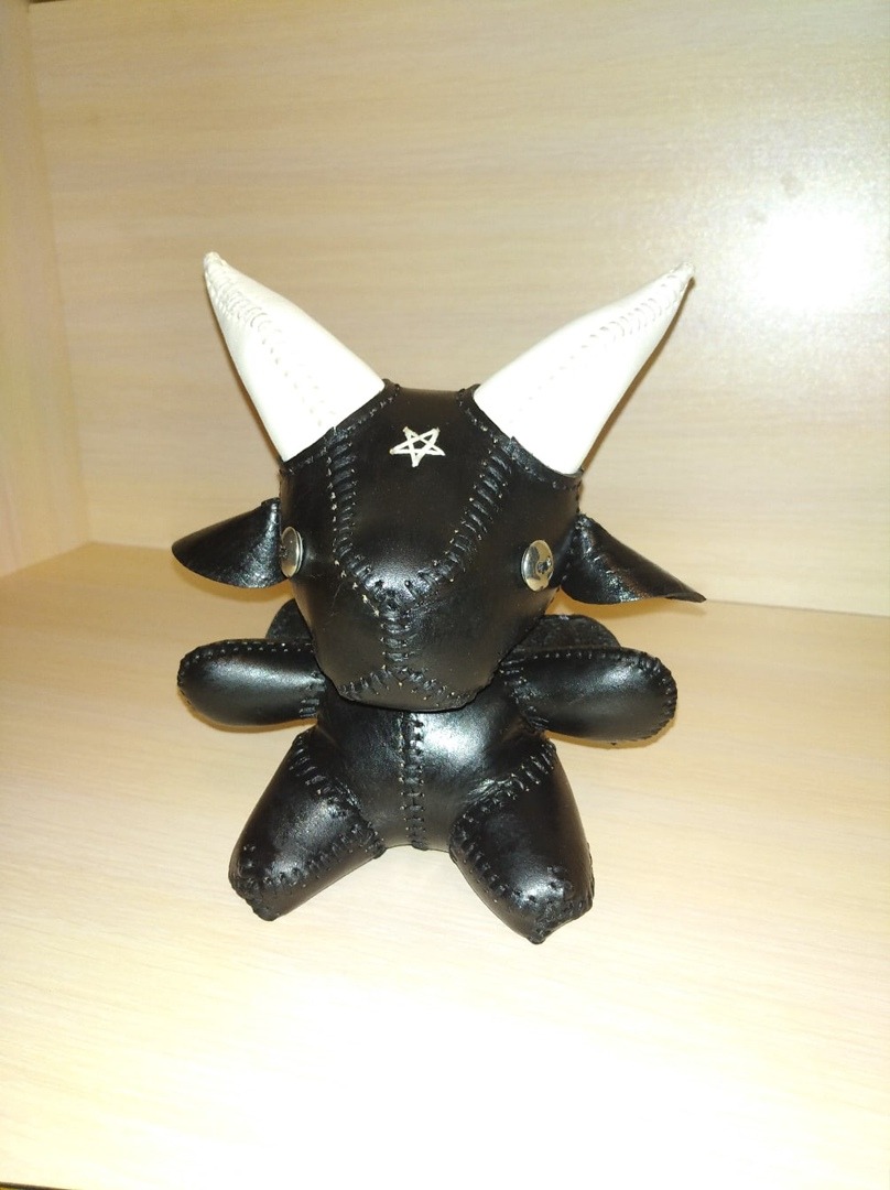 Выкройка кожаная игрушка дьявольского быка   (BaphometDoll)